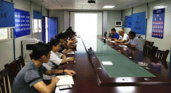 约请公司党委副书记、总经理陆烜为项目党员上党课.jpg