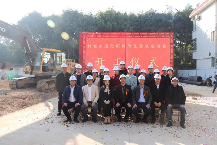 3.2典礼后合影。 杨俊峰 摄700.jpg