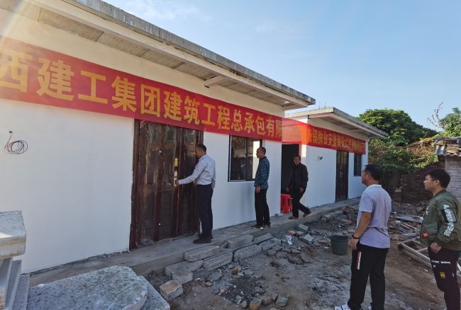 调研组调查现场1。林磊 摄.jpg
