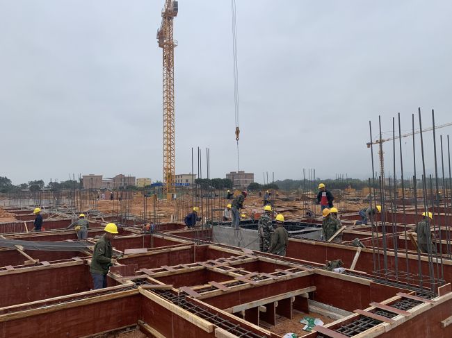 院系5#楼基础梁施工现。ńㄍ迹.jpg