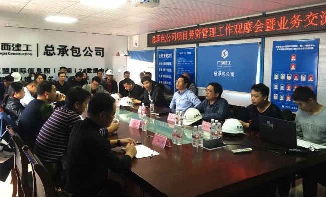 互换会现场。雷黄冈 摄.jpg