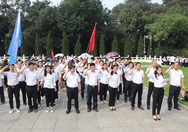 沉温入党誓词。周煜川摄（建图）.jpg