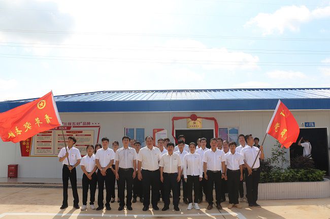 合影留想。张钊林 摄（建图）.jpg