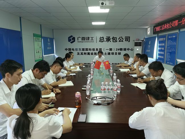 上党课现场。韦文 摄（建图）.jpg