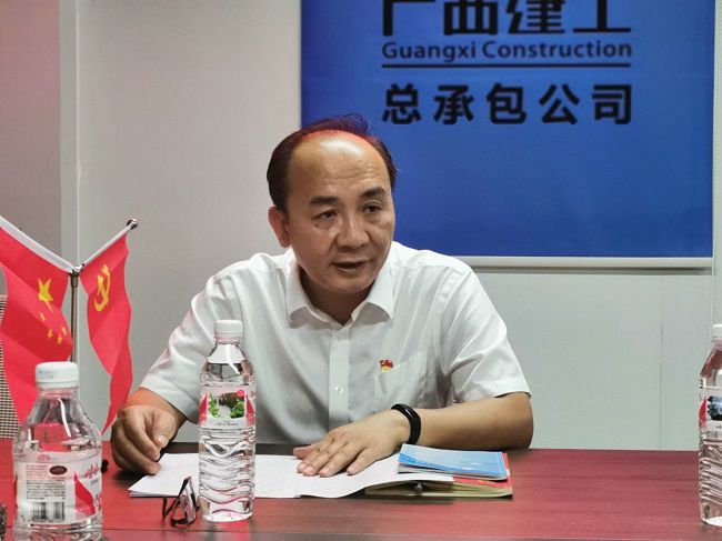 陆烜上党课。王瑾贞 摄（建图）.jpg