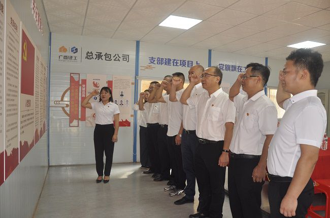 沉温入党誓词。王瑾贞 摄（建图）.jpg