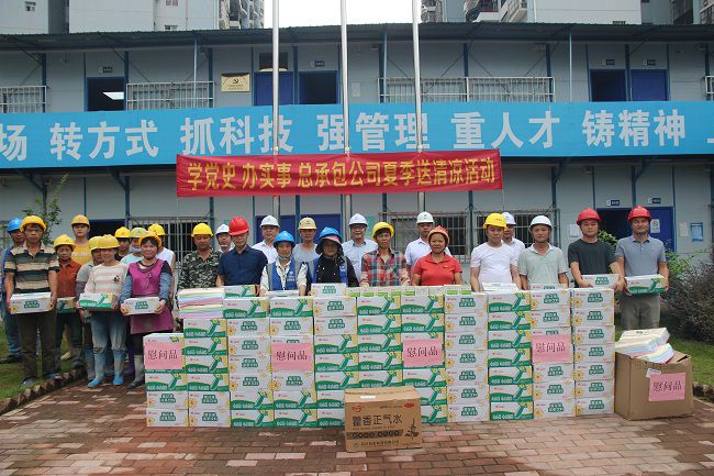 送清冷现场。吴茜 摄（建图）.jpg