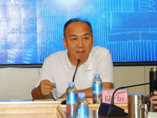 陆烜讲话.jpg