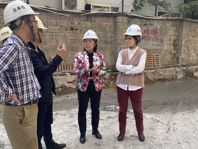 骆春燕在项目查抄领导。商秋劲 摄（建图).jpg