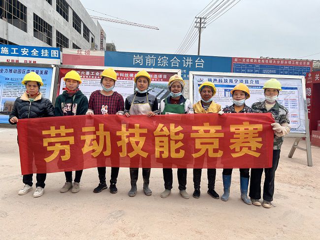内脚手架班组合影。廖之锭 摄（建图）.jpg