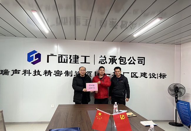 发放慰问金。廖之锭 摄（建图）.jpg