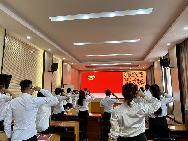 沉温入团誓词；畦磋 摄（建图）.jpg