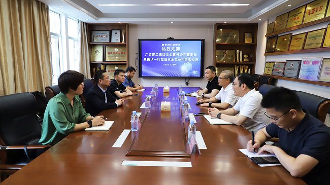 互换会现场。郑诗宝 摄（建）.jpg