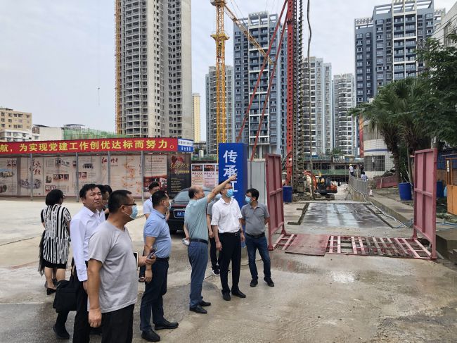 查抄施工现场。龚媚媚 摄（建图）.jpg