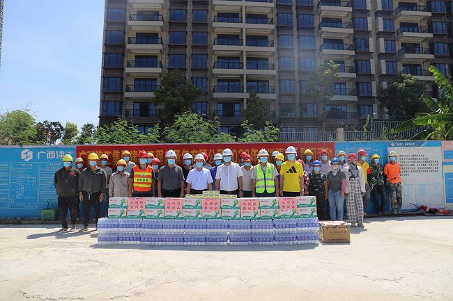 活动合影。杨钰 摄（建图）.jpg