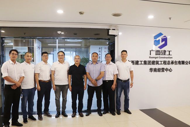 合影留想。周煜川 摄（建图）.jpg