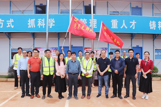 合影留想。周煜川 摄（建图）.jpg