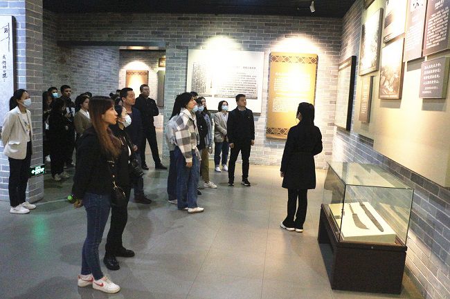 参观现场。张钊林 摄（建图） (2).jpg