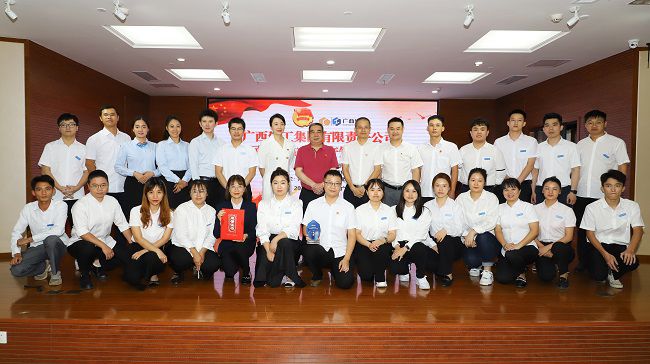 公司参赛行列及工作人员合影。李立云摄（建图）.jpg
