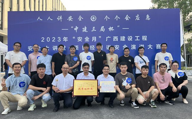 参赛选手及啦啦队合影；畦￡ 摄（建图）.jpg