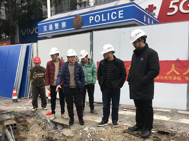 项目查抄现场。李挺 摄（建图）.jpg