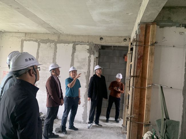 现场领导。罗庆博 摄（建图）.jpg