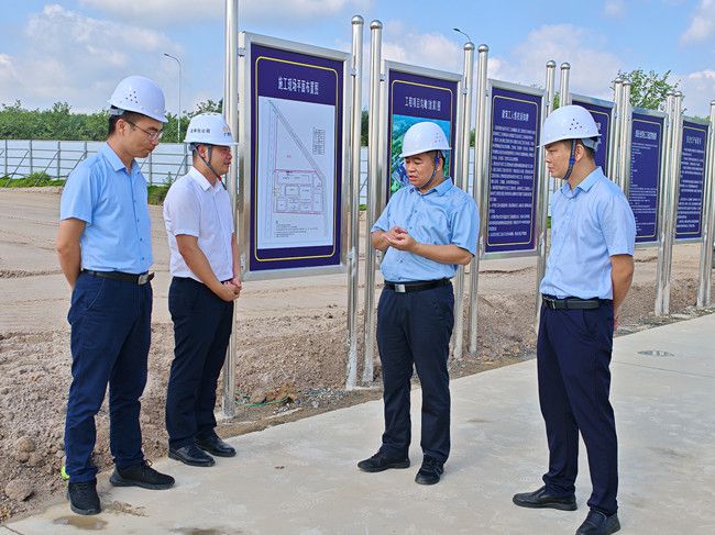 蓝海鹏在项目现场。江家兵摄（建图）.jpg
