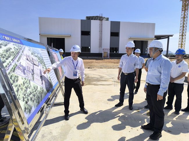 蓝海鹏在项目现场。江家兵摄（建图） (1).jpg
